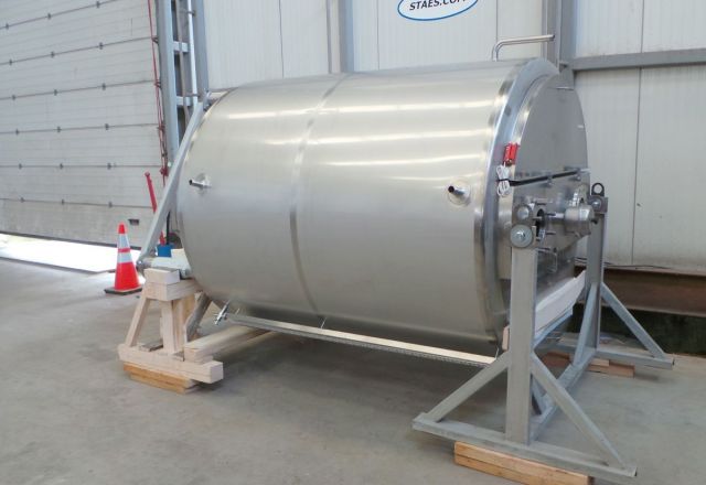 1 x 3.3m³ AISI304 roestvrijstalen mengtank; warmtewisselaar; isolatie