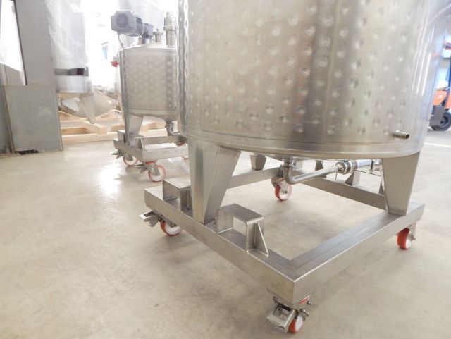 1 x 300L & 1 x 1.000L AISI316 roestvrijstalen mengtank; warmtewisselaar