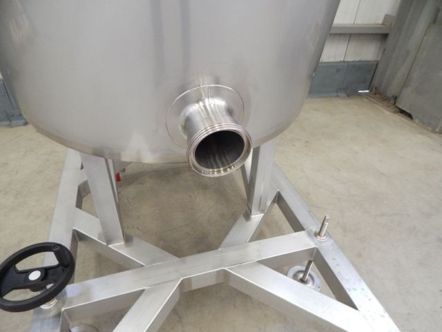 2 x 300L AISI304 chocolate mixing tank; heat exchanger; insulation