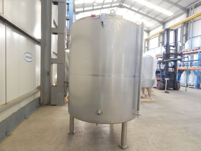 1 x 3.300L AISI304 mengtank; warmtewisselaar; isolatie
