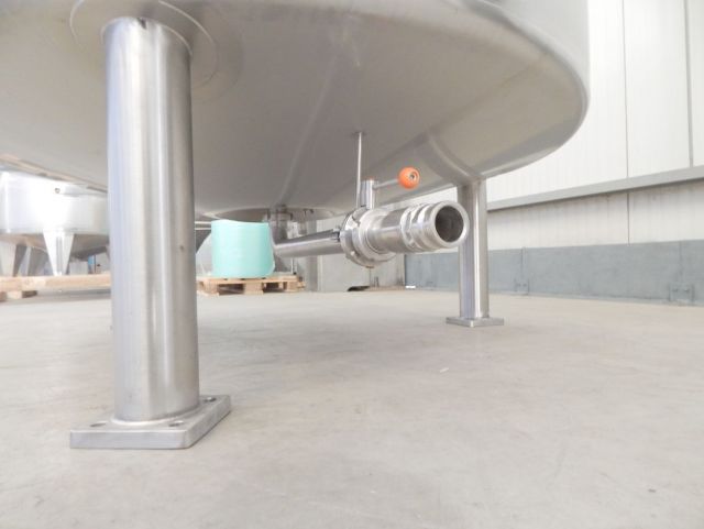 1 x 3.300L AISI304 mengtank; warmtewisselaar; isolatie