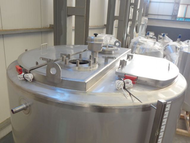 1 x 3.300L AISI304 mengtank; warmtewisselaar; isolatie