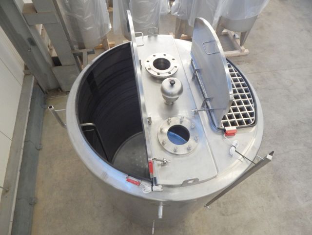 1 x 3.300L AISI304 mengtank; warmtewisselaar; isolatie