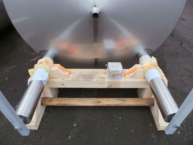 5 x 10.8m³ AISI316L; 5 x 7.7m³ AISI316L geïsoleerde RVS inox opslagtanks; verticaal op poten
