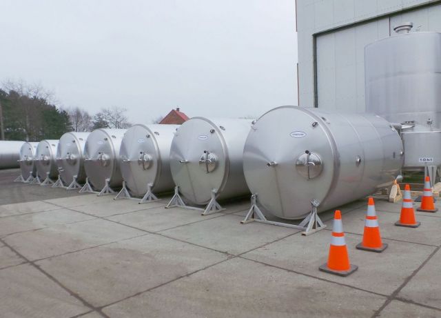 5 x 10.8m³ AISI316L; 5 x 7.7m³ AISI316L - AISI304; insulated storage-vessel; vertical on 4 legs