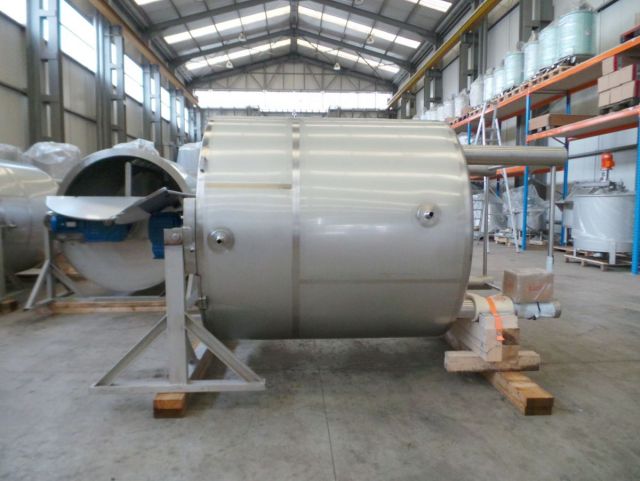 4 x 2.500L AISI316 mixing tank; gate agitator with scrapers; heat exchanger; insulation