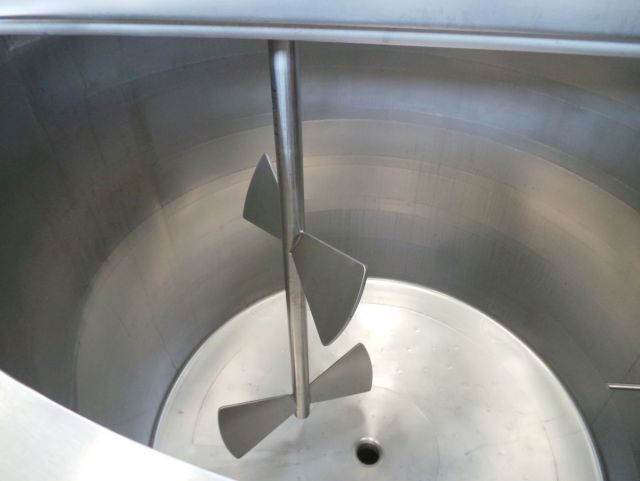 1 x 1.200L AISI304 RVS mengtank; vleugel roerwerk; warmtewisselaar; isolatie