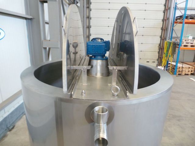 1 x 1.200L AISI304 RVS mengtank; vleugel roerwerk; warmtewisselaar; isolatie