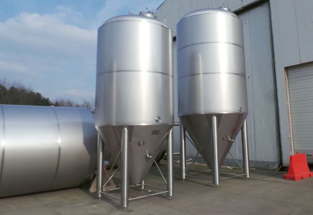 4 x 16,5m³ AISI304 & 2 x 8,7m³; CCT bier fermentatie tanks; PED CE TüV; 10% Rx