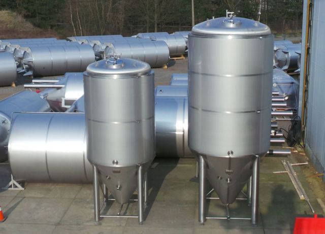 4 x 16,5m³ AISI304 & 2 x 8,7m³; CCT bier fermentatie tanks; PED CE TüV; 10% Rx