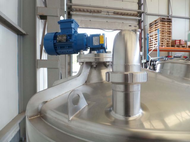 1 x 1.500L AISI304 RVS mengtank; vleugel roerwerk; isolatie