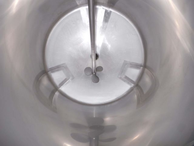 3 x 300L & 2 x 500L AISI304; roestvrijstalen mengtanks met frequentie sturing; enkelwandig vertikaal