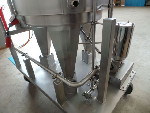 1 x 200L AISI316 mixing tank; heat exchanger; insulation