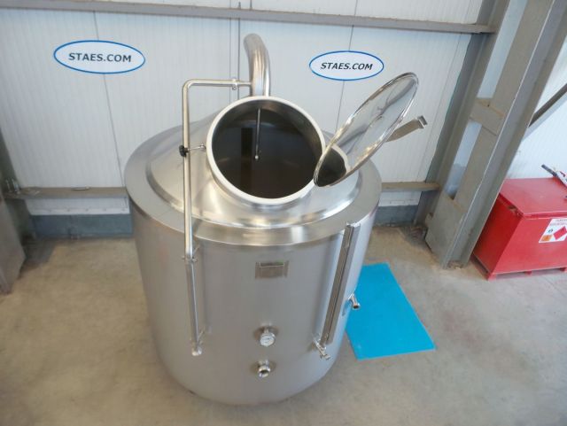 1 x 1.8m³ bier kookketel; brouwketel; geisoleerd met schouw voor gasdampen