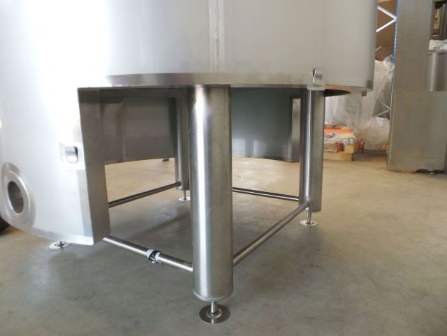 1 x 1.8m³ bier kookketel; brouwketel; geisoleerd met schouw voor gasdampen