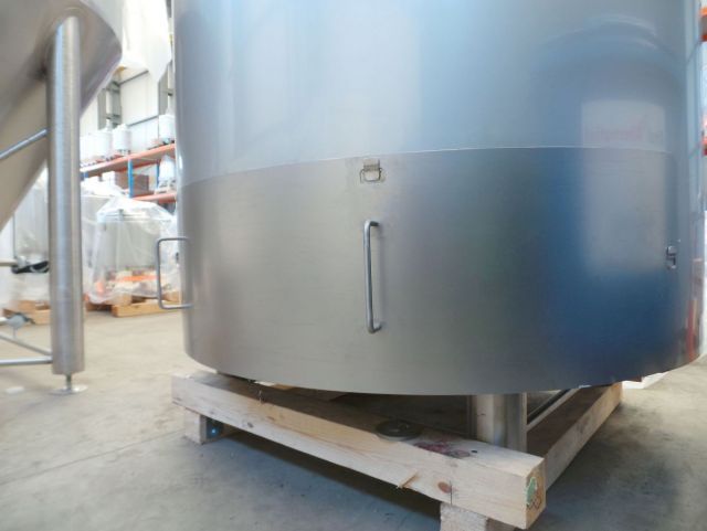 1 x 1.8m³ bier kookketel; brouwketel; geisoleerd met schouw voor gasdampen