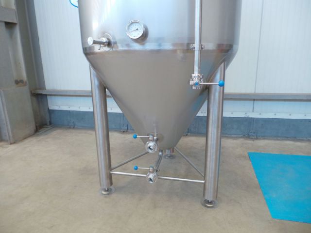 2 x 1.5m³; CCT bier fermentatie tanks; 0.5bar; isolatie; warmtewisselaar