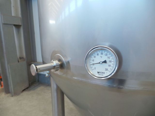 2 x 1.5m³ CCT cuves de fermentation de la bière; 0.5bar; isolées; échangeur thermique