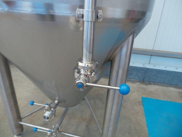 2 x 1.5m³; CCT bier fermentatie tanks; 0.5bar; isolatie; warmtewisselaar