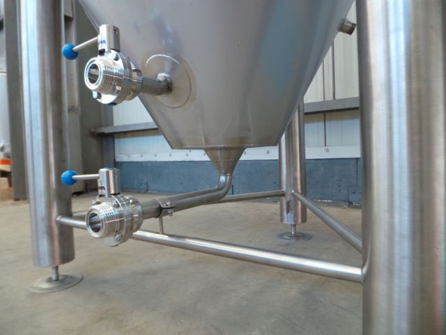 2 x 1.5m³; CCT bier fermentatie tanks; 0.5bar; isolatie; warmtewisselaar