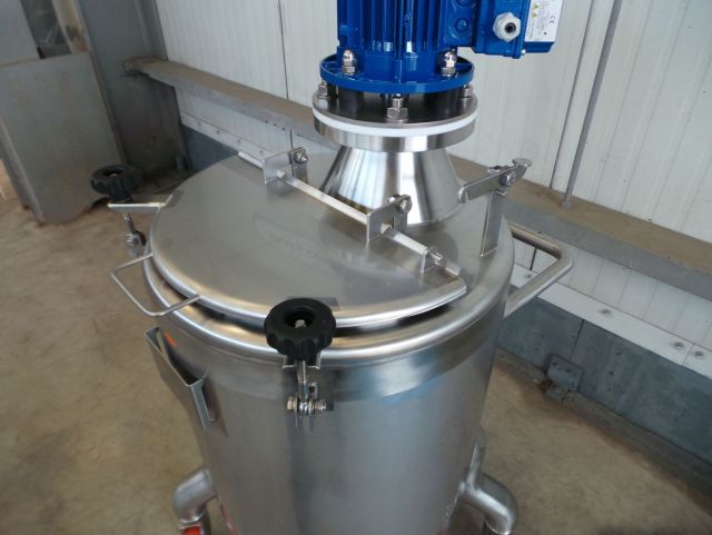 1 x 100L AISI316: stainless-steel mixing tanks equipped with inverters; single skin, vertical