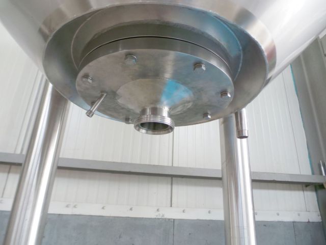 1 x 0.7m³ & 1 x 1.1m³ AISI304; Roestvrijstalen mengtanks; geisoleerd; warmtewisselaar