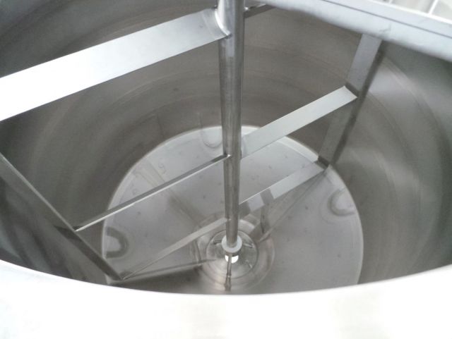 1 x 0.7m³ & 1 x 1.1m³ AISI304; Roestvrijstalen mengtanks; geisoleerd; warmtewisselaar