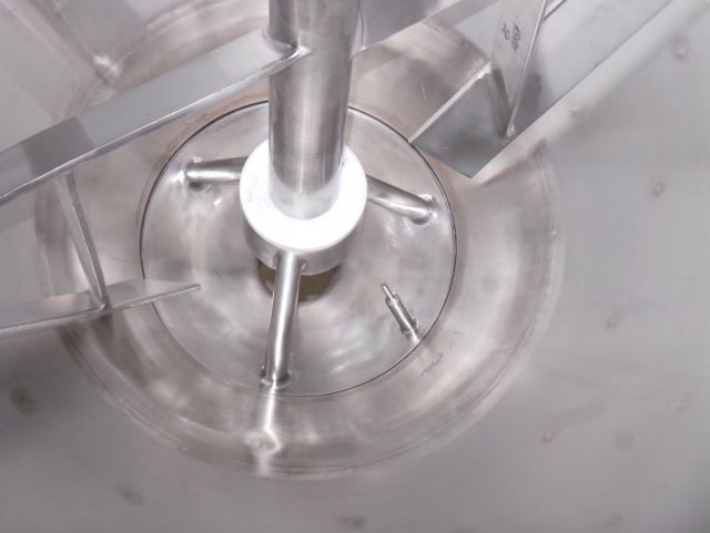 1 x 0.7m³ & 1 x 1.1m³ AISI304; Roestvrijstalen mengtanks; geisoleerd; warmtewisselaar