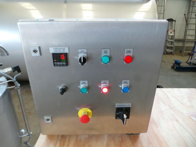 1 x 200L AISI316; Mischbehälter mit elektrische Steuerung; Isoliert; Wärmetauscher