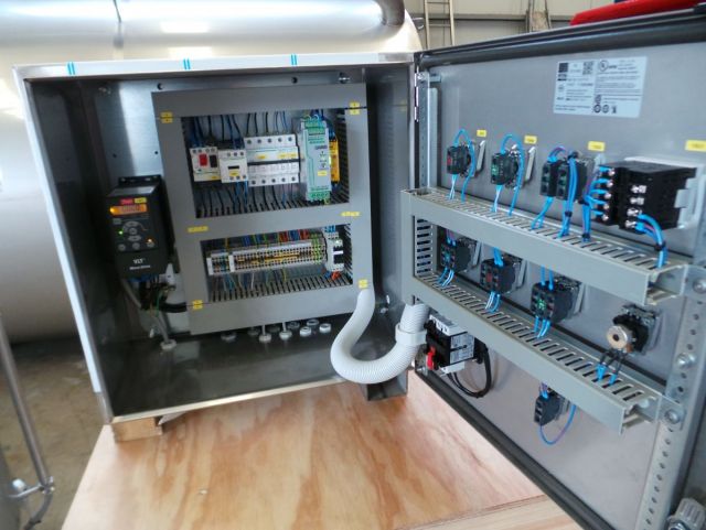 1 x 200L AISI316; Roestvrijstalen mengtank met sturingskast; geisoleerd; warmtewisselaar