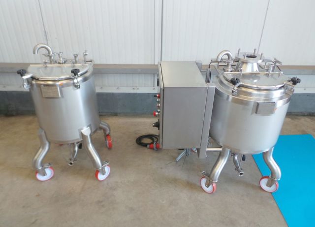 1 x 100L AISI316; Roestvrijstalen mengtank met sturingskast; geisoleerd; warmtewisselaar & 1 x 100L AISI316 enkelwandige tank