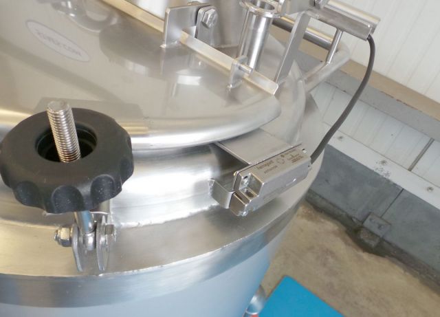 1 x 100L AISI316; Roestvrijstalen mengtank met sturingskast; geisoleerd; warmtewisselaar & 1 x 100L AISI316 enkelwandige tank