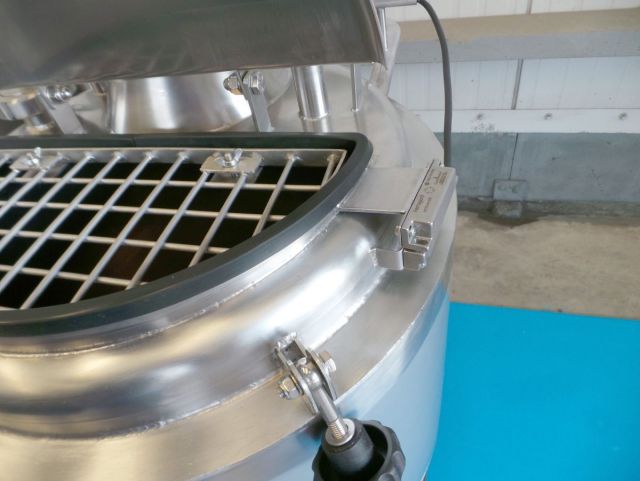 1 x 100L AISI316; Roestvrijstalen mengtank met sturingskast; geisoleerd; warmtewisselaar & 1 x 100L AISI316 enkelwandige tank