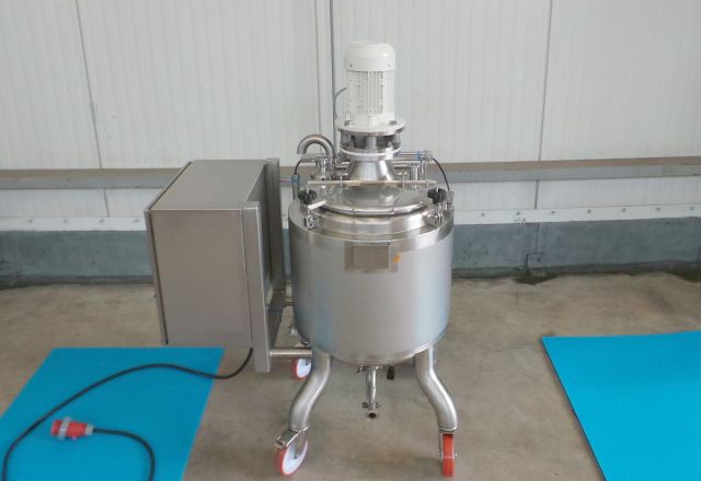 1 x 100L AISI316; mixing tank with control box; insulated; heat-exchanger &  1 x 100L AISI316 single skin tank