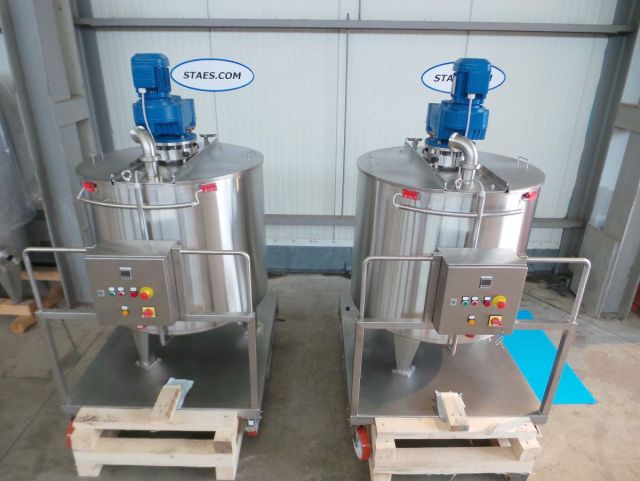 2 x 600L AISI316L mengtank; schraaproerwerk; warmtewisselaar; isolatie