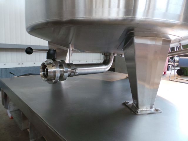 2 x 600L AISI316L mengtank; schraaproerwerk; warmtewisselaar; isolatie