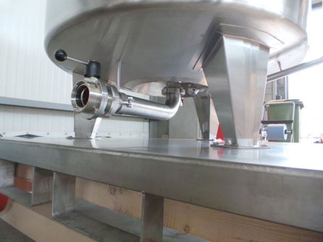 2 x 600L AISI316L mengtank; schraaproerwerk; warmtewisselaar; isolatie
