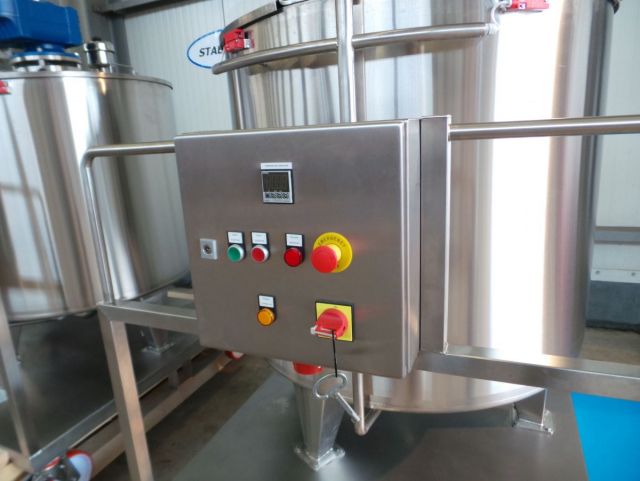 2 x 600L AISI316L mengtank; schraaproerwerk; warmtewisselaar; isolatie