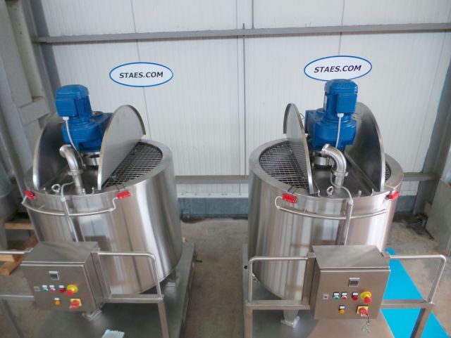 2 x 600L AISI316L mixing tank; gate agitator with scrapers; heat exchanger; insulation