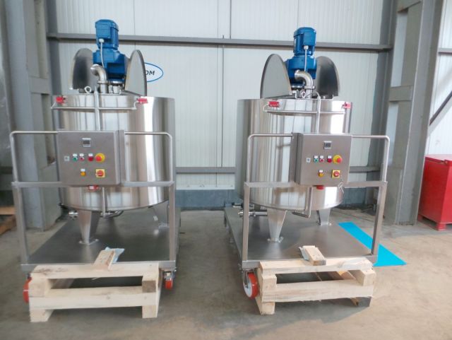 2 x 600L AISI316L mengtank; schraaproerwerk; warmtewisselaar; isolatie