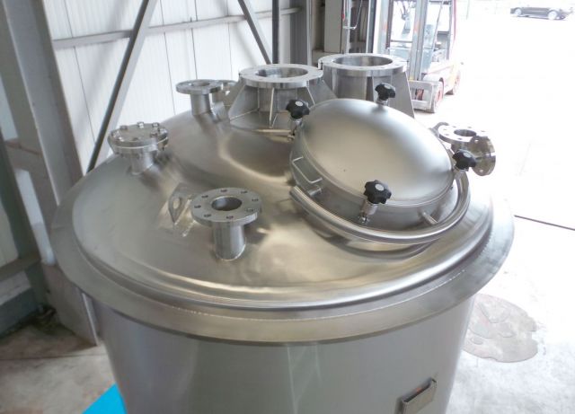 3 x 4.5m³ AISI316L; vertikale mengtank; enkelwandig op poten