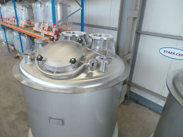 3 x 4.5m³ AISI316L; vertikale mengtank; enkelwandig op poten