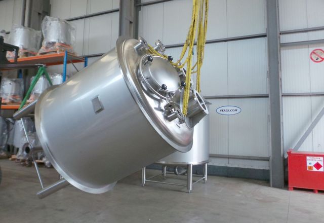 3 x 4.5m³ AISI316L; vertikale mengtank; enkelwandig op poten
