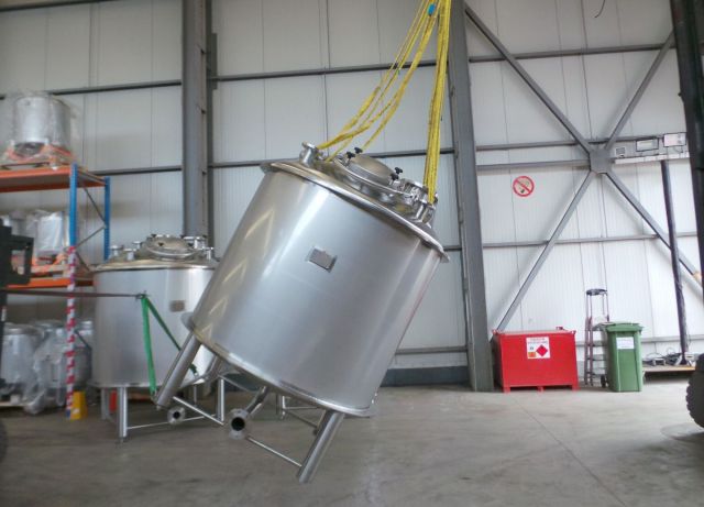 4 x 4.500L - AISI316; mixing vessel; vertical; single skin on legs