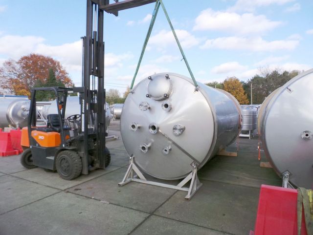 1 x 10,3m³ & 1 x 15m³ AISI316L; roestvrijstalen opslagtank; verticaal; dubbelwandig; conisch op rok
