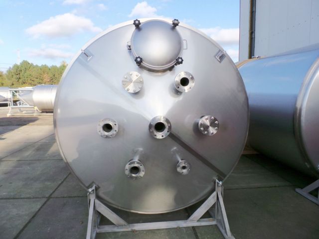 1 x 10,3m³ & 1 x 15m³ AISI316L; roestvrijstalen opslagtank; verticaal; dubbelwandig; conisch op rok