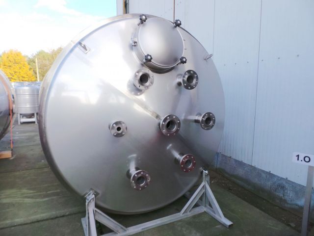 1 x 10,3m³ & 1 x 15m³ AISI316L; roestvrijstalen opslagtank; verticaal; dubbelwandig; conisch op rok