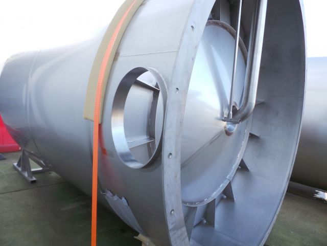1 x 10,3m³ & 1 x 15m³ AISI316L; roestvrijstalen opslagtank; verticaal; dubbelwandig; conisch op rok