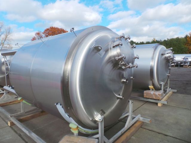 4 x 8000L AISI304 CCT bier fermentatie tanks; vertikaal; koelmantel, PUR isolatiemantel