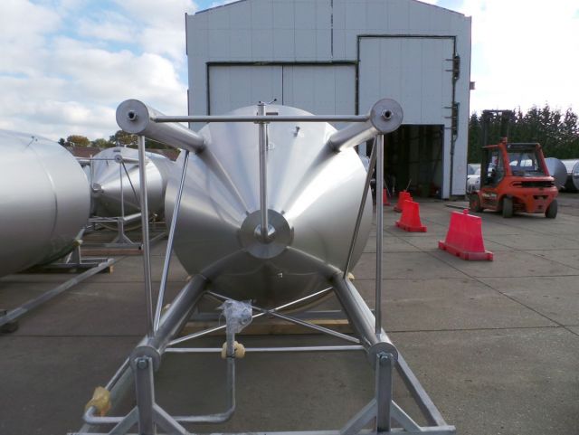 4 x 8000L - AISI304 CCT beer fermenters, cooling jacket, PUR insulation